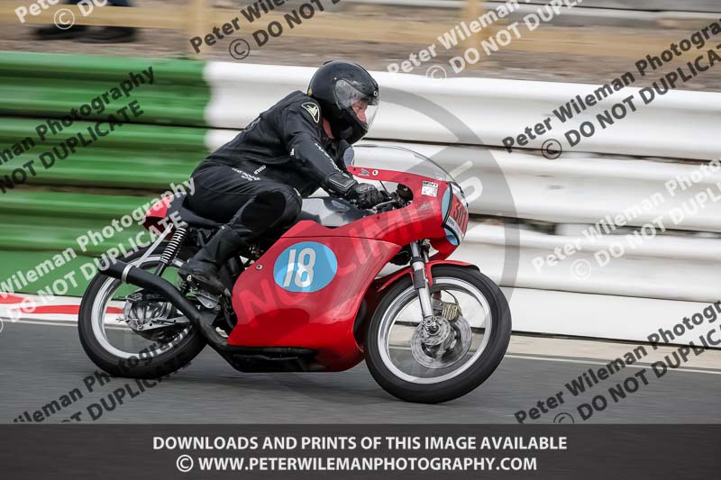 Vintage motorcycle club;eventdigitalimages;mallory park;mallory park trackday photographs;no limits trackdays;peter wileman photography;trackday digital images;trackday photos;vmcc festival 1000 bikes photographs